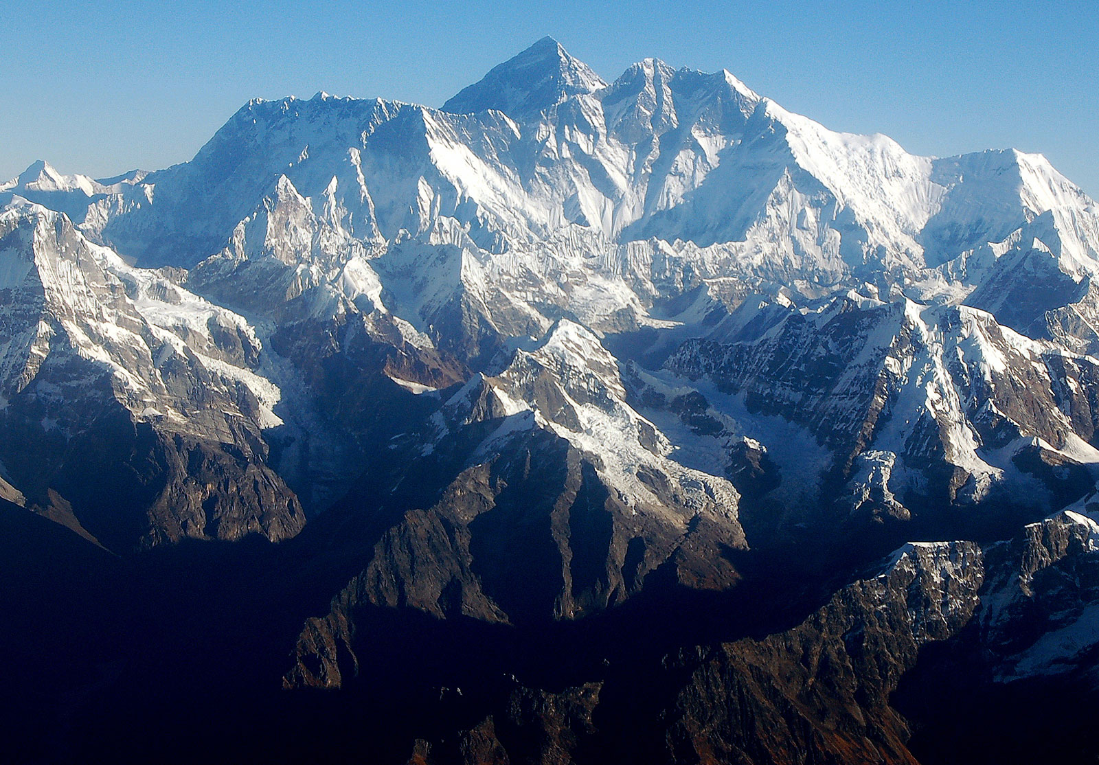 himalayan mountains mount everest        
        <figure class=